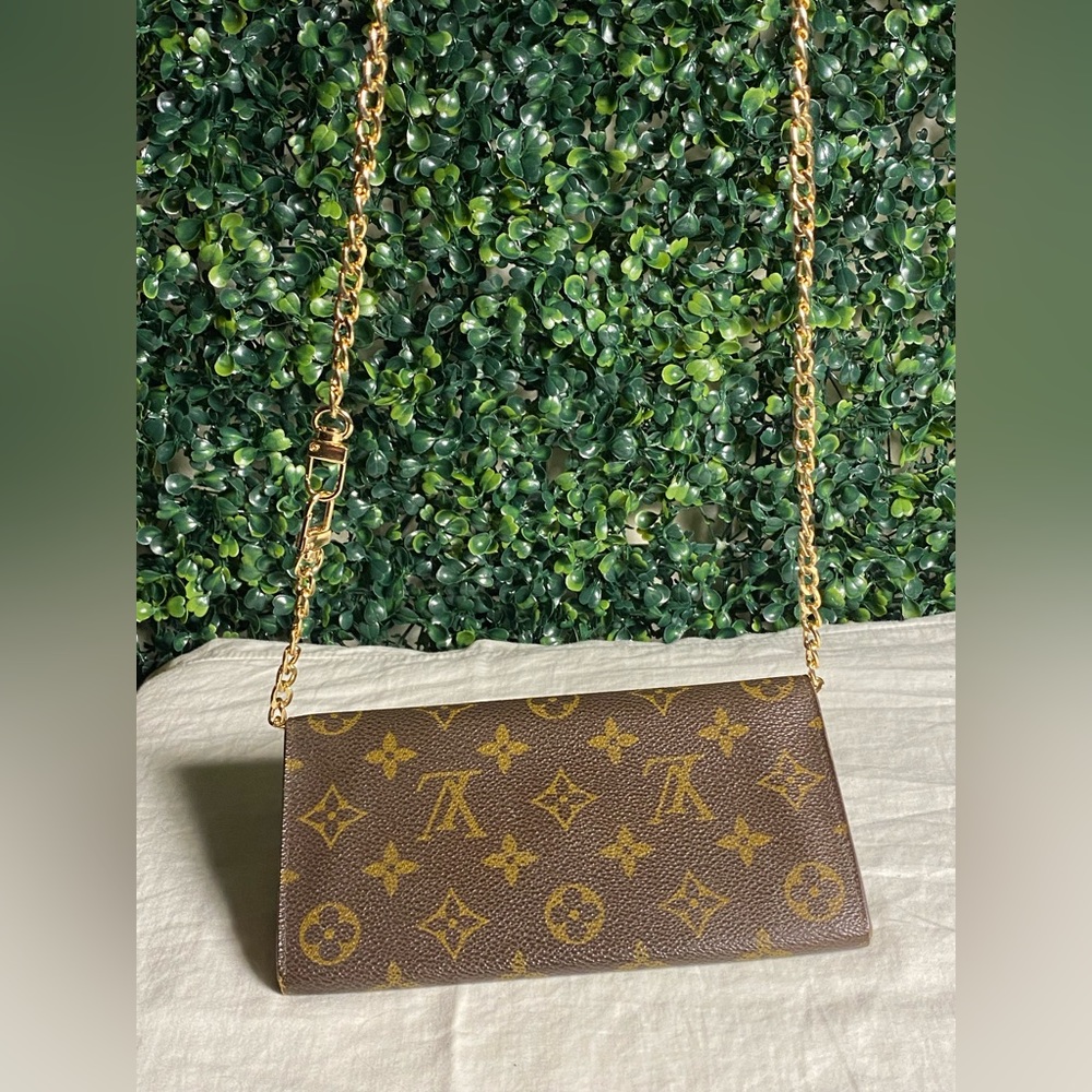 Louis Vuitton Wallet - Picture 6 of 16